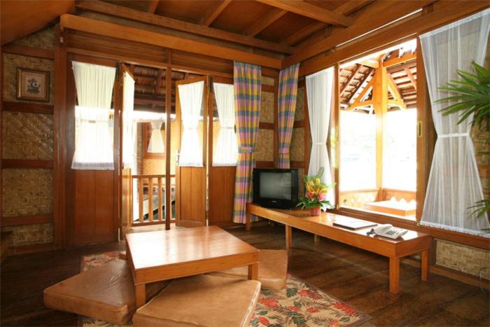 Kampung Sumber Alam Garut Hotel Exterior photo
