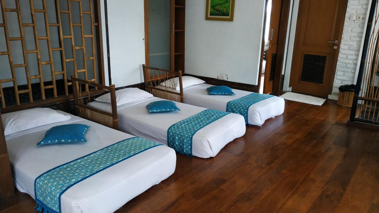 Kampung Sumber Alam Garut Hotel Exterior photo