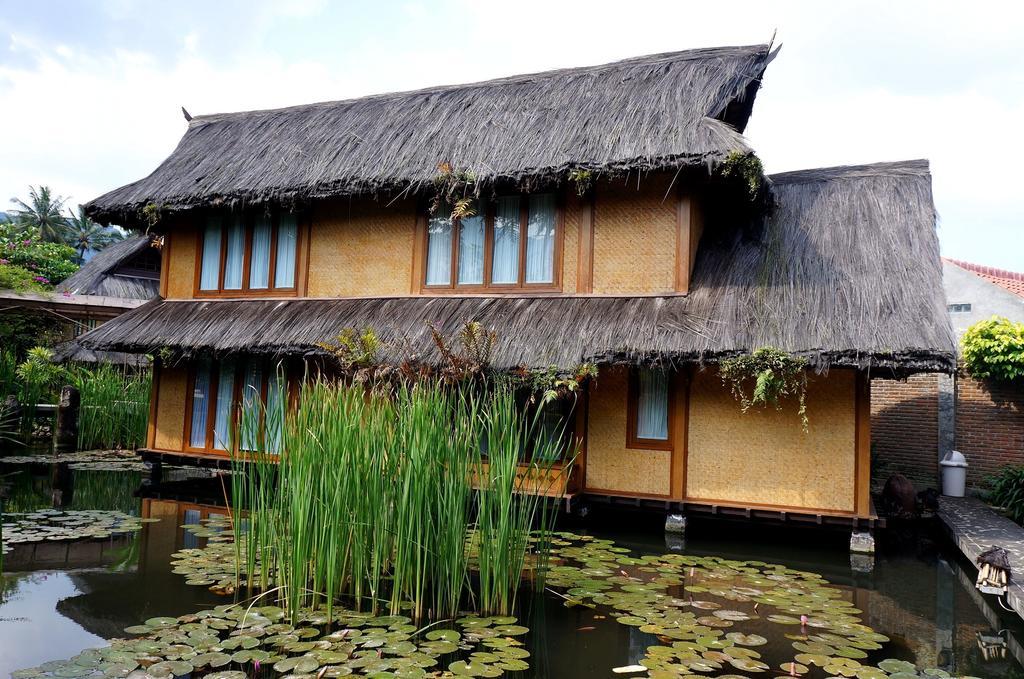 Kampung Sumber Alam Garut Hotel Exterior photo