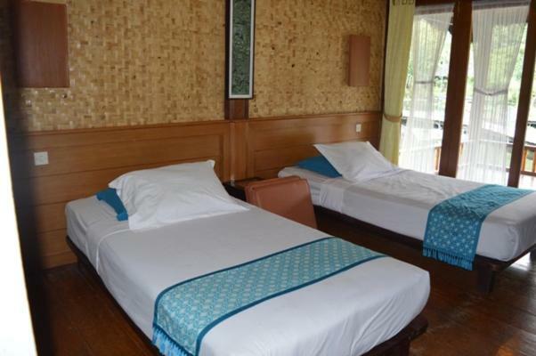Kampung Sumber Alam Garut Hotel Exterior photo