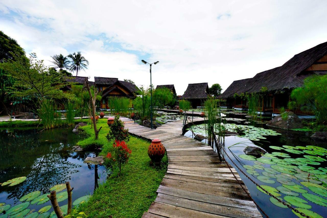 Kampung Sumber Alam Garut Hotel Exterior photo